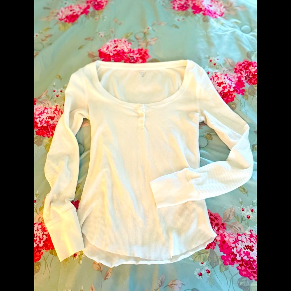 GAP LOVE collection Henley tee ⭐️